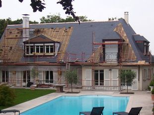 toiture ardoise à rénover par notre couvreur près de cherbourg