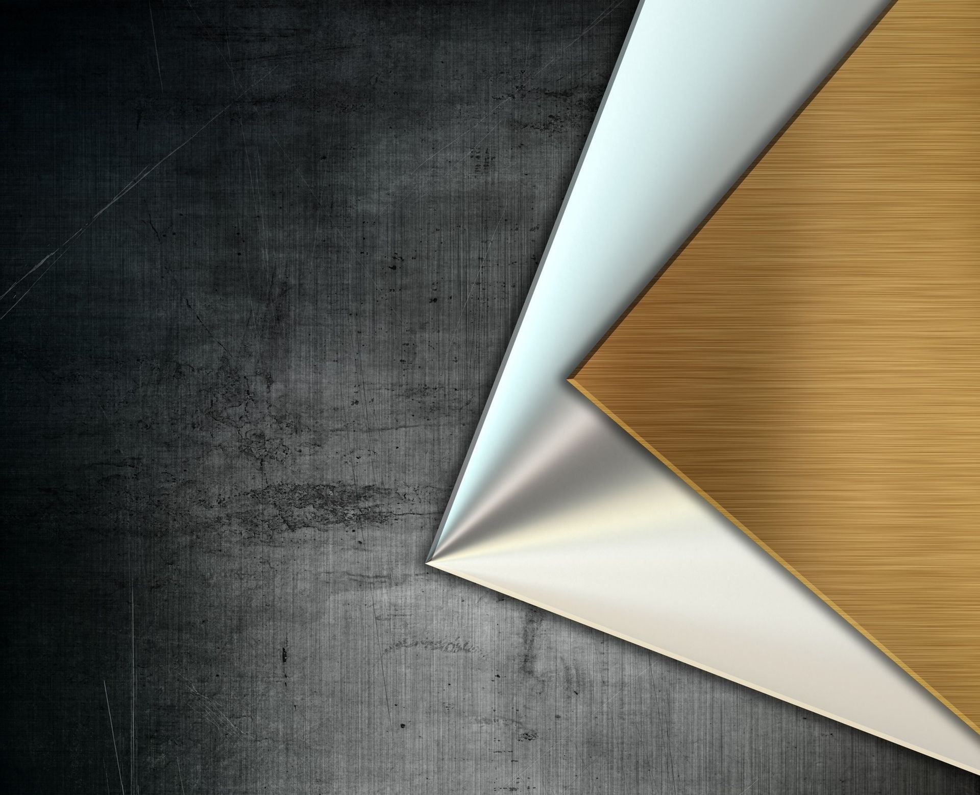 Ein mehrschichtiger Hintergrund mit einer rauen, dunkelgrauen Textur, einer glatten, weißen Diagonalkante und einer strukturierten Goldoberfläche.
