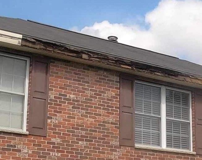 Damage to fascia om an apartment building in Antrim NH due to lack of maintenance.