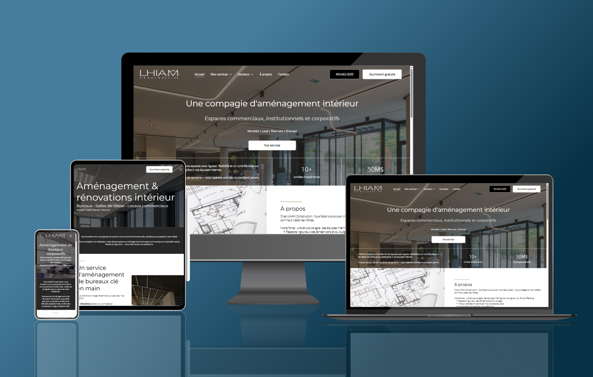Conception d'un site web affichée sur smartphone, tablette, écran d'ordinateur de bureau et ordinateur portable.