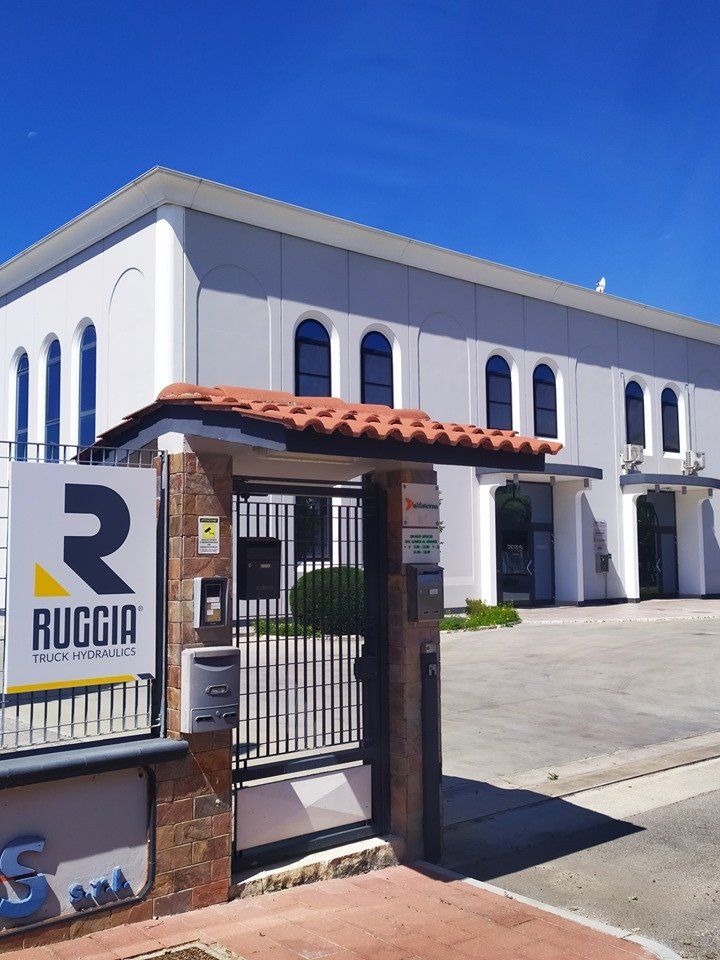 Esterni della ditta di articoli oleodinamici