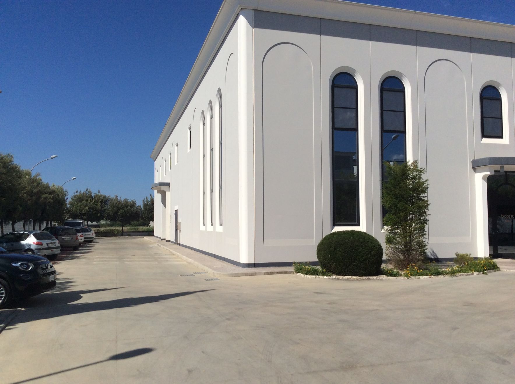 Esterni del magazzino dei prodotti di oleodinamica