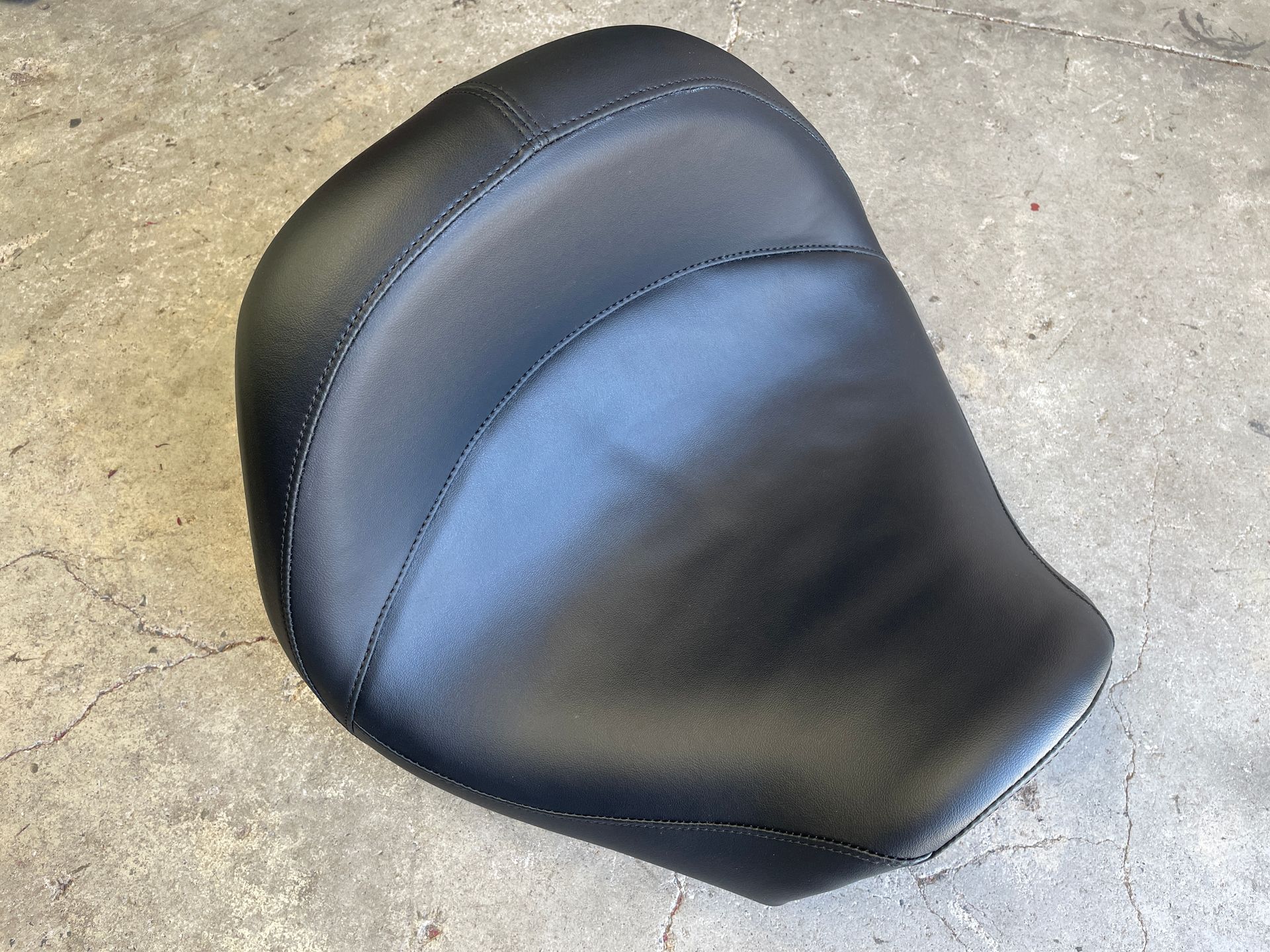 Yamaha Venture motorbike seat in black vinyl with black stitching