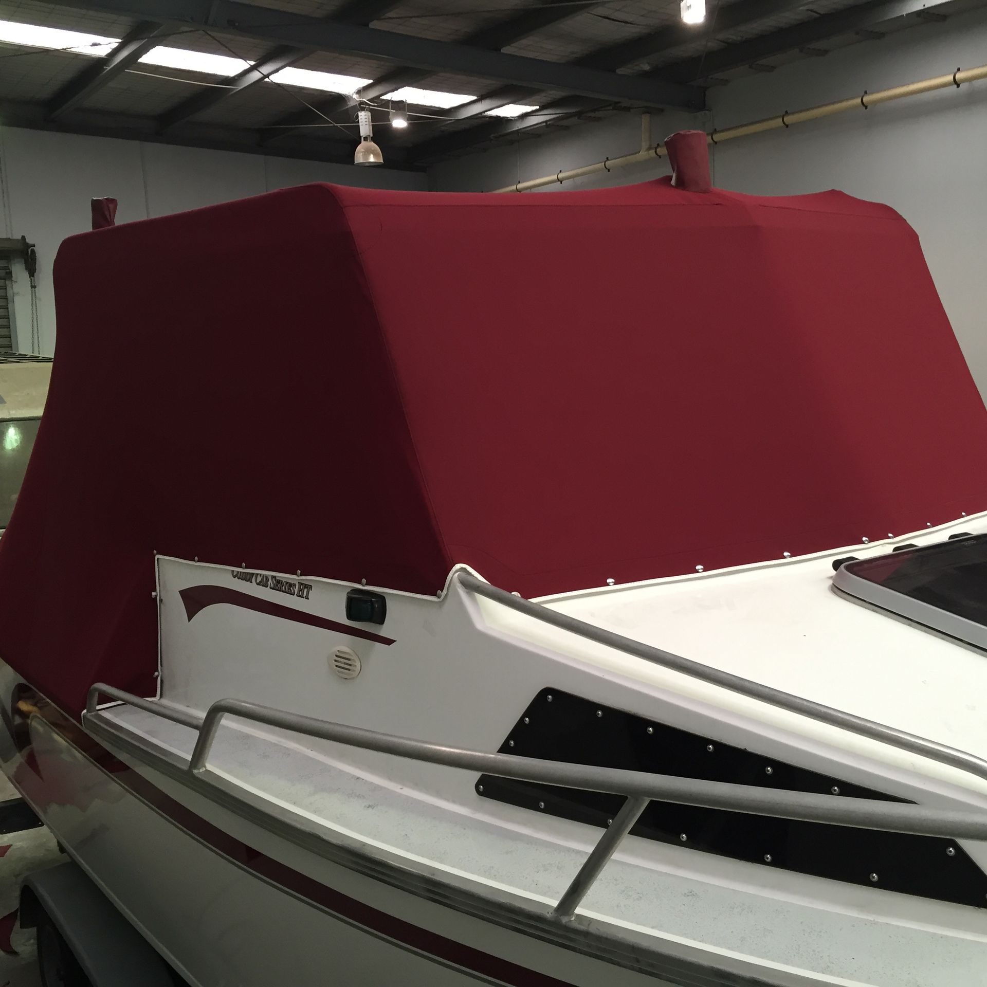 Acrylic travelling cover for boat