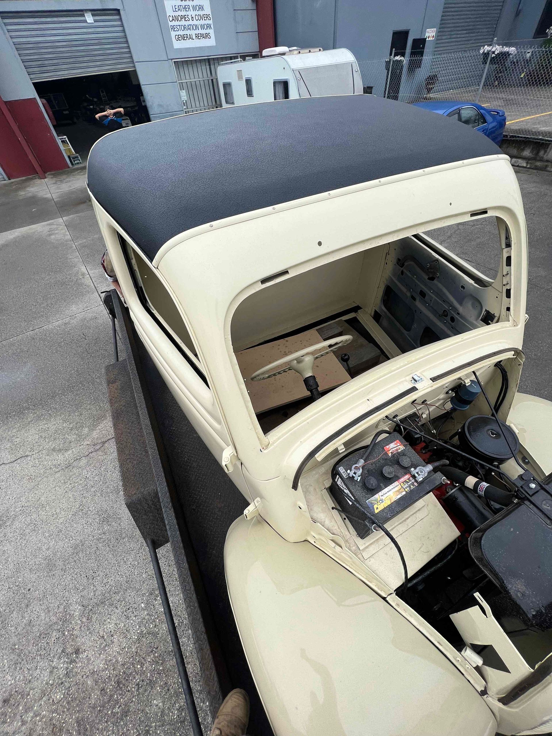 Black vinyl roof on 1949 Thames ute