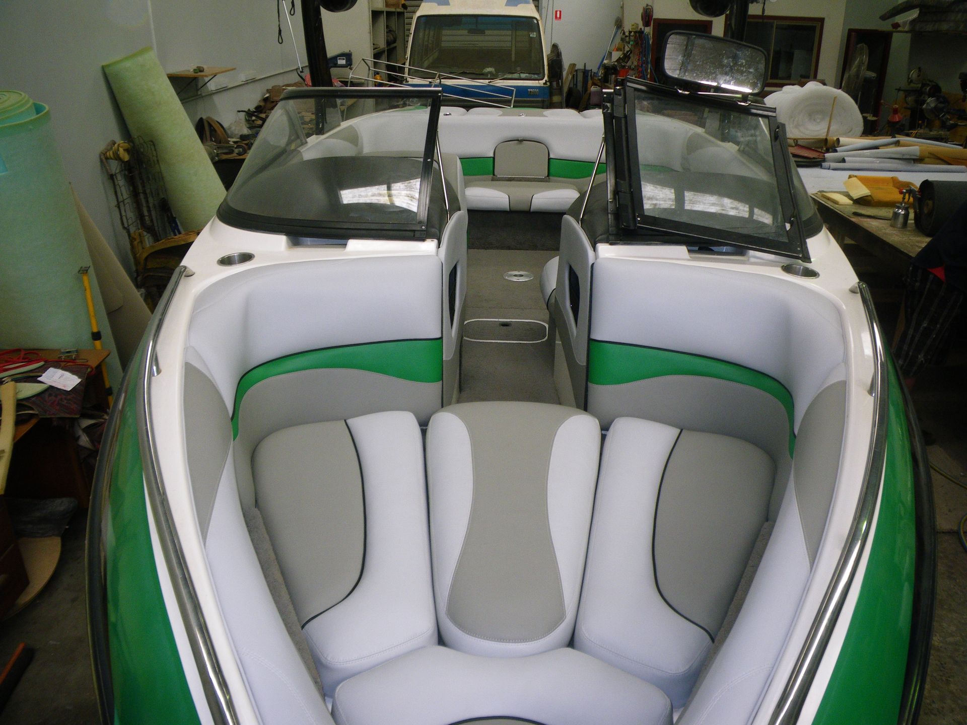 Boat Malibu Response green and grey bow seating