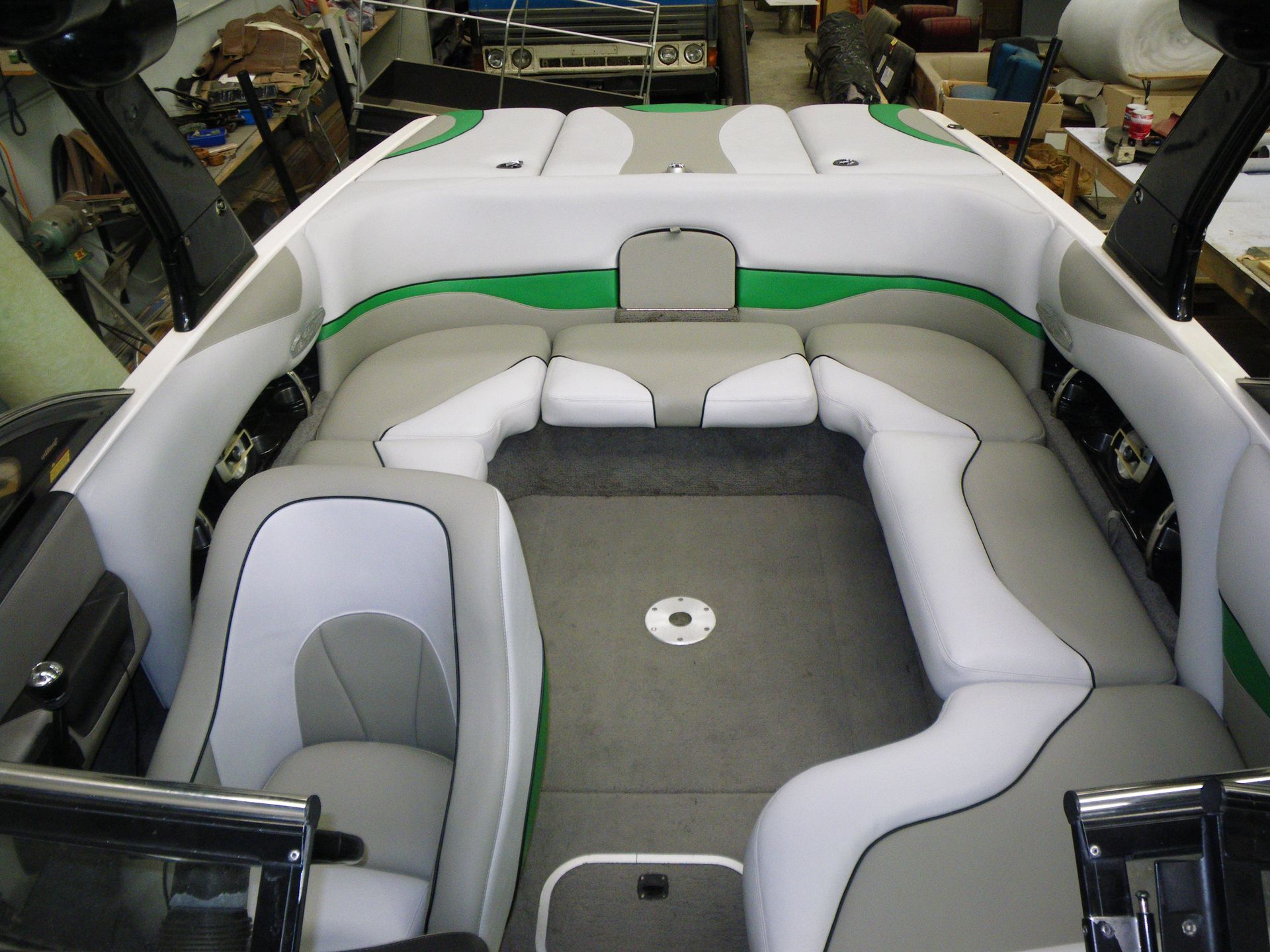 Boat Malibu Response green and grey interior