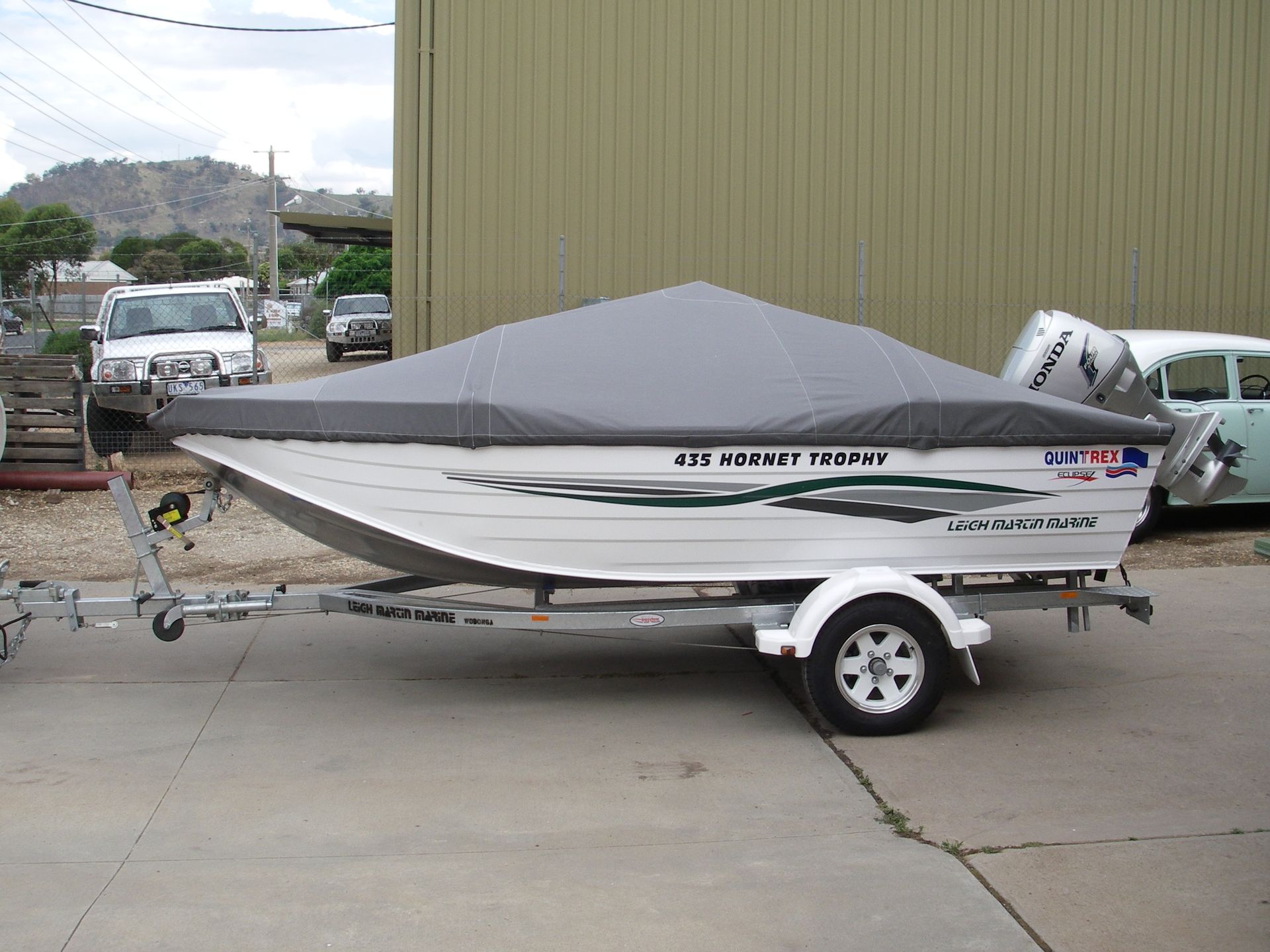 Boat Quintrex 435 Hornet Trophy bag cover side view