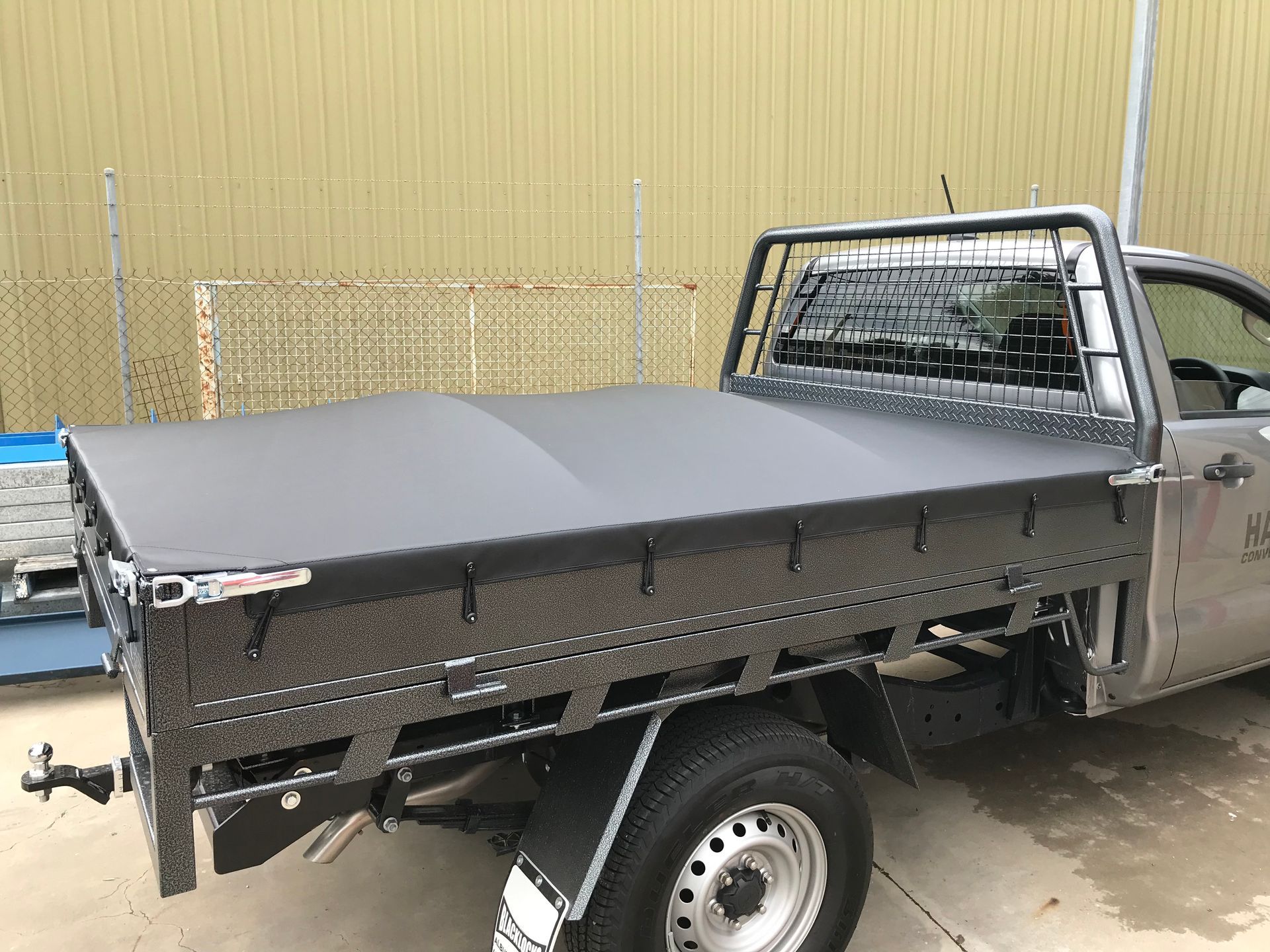 Bunji style tonneau with two centre bars