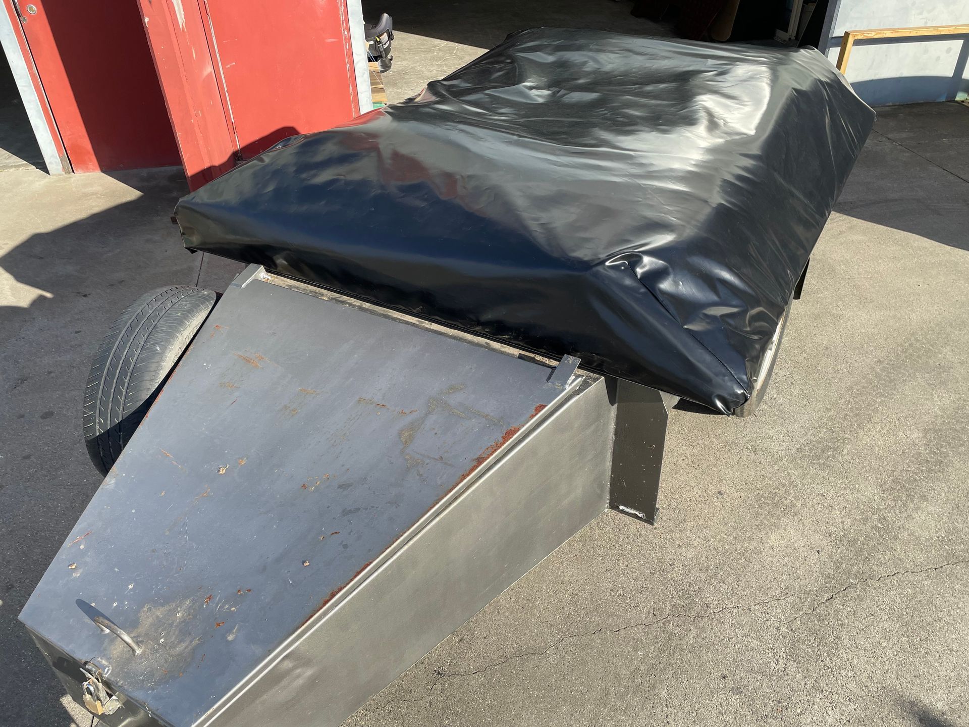 Campertrailer black PVC storage cover