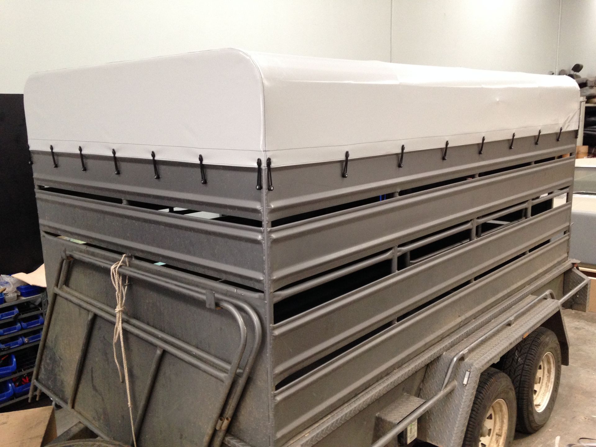 Cattle trailer vinyl roof cover