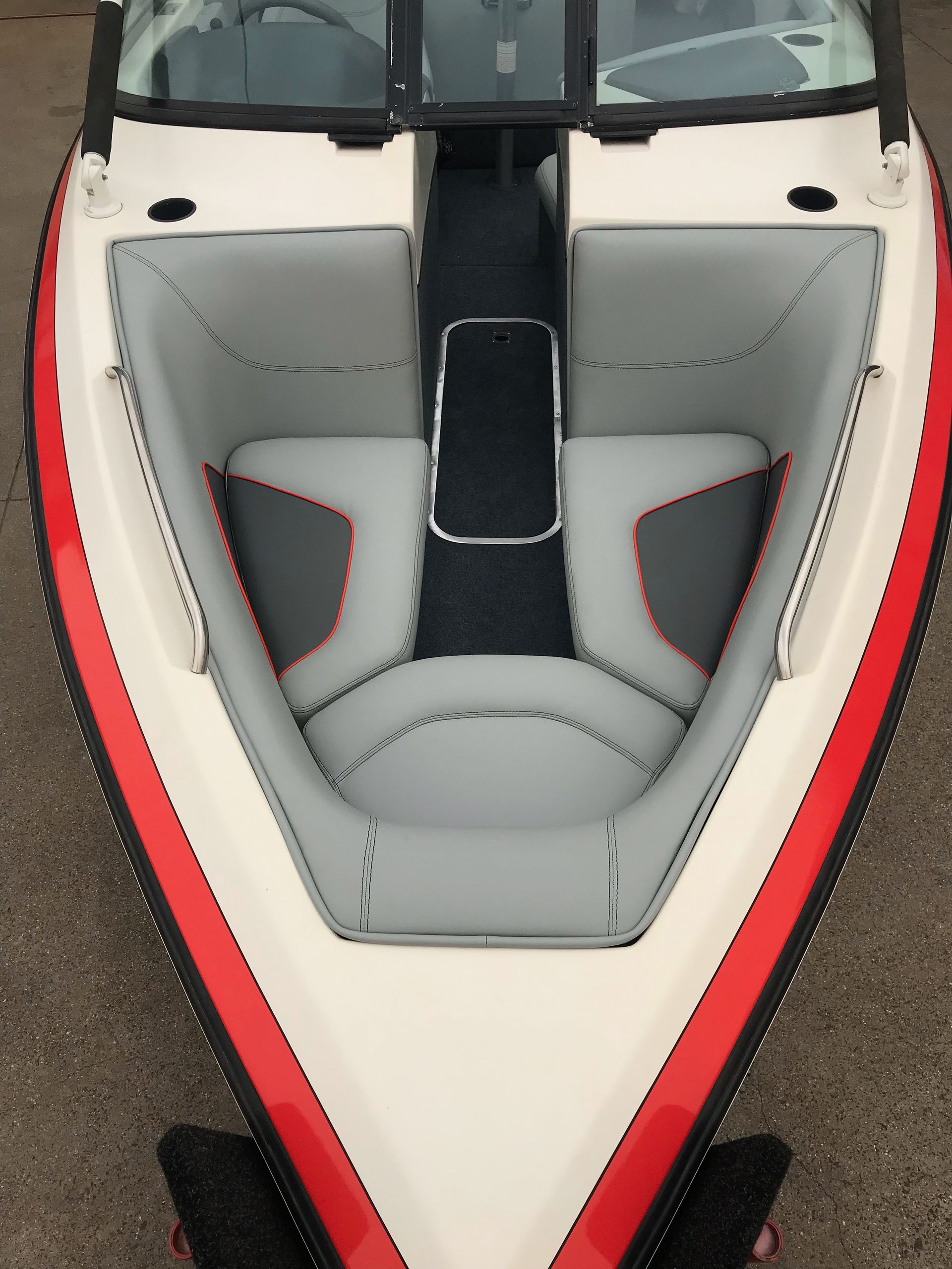 Centurian ski boat full interior bow seating