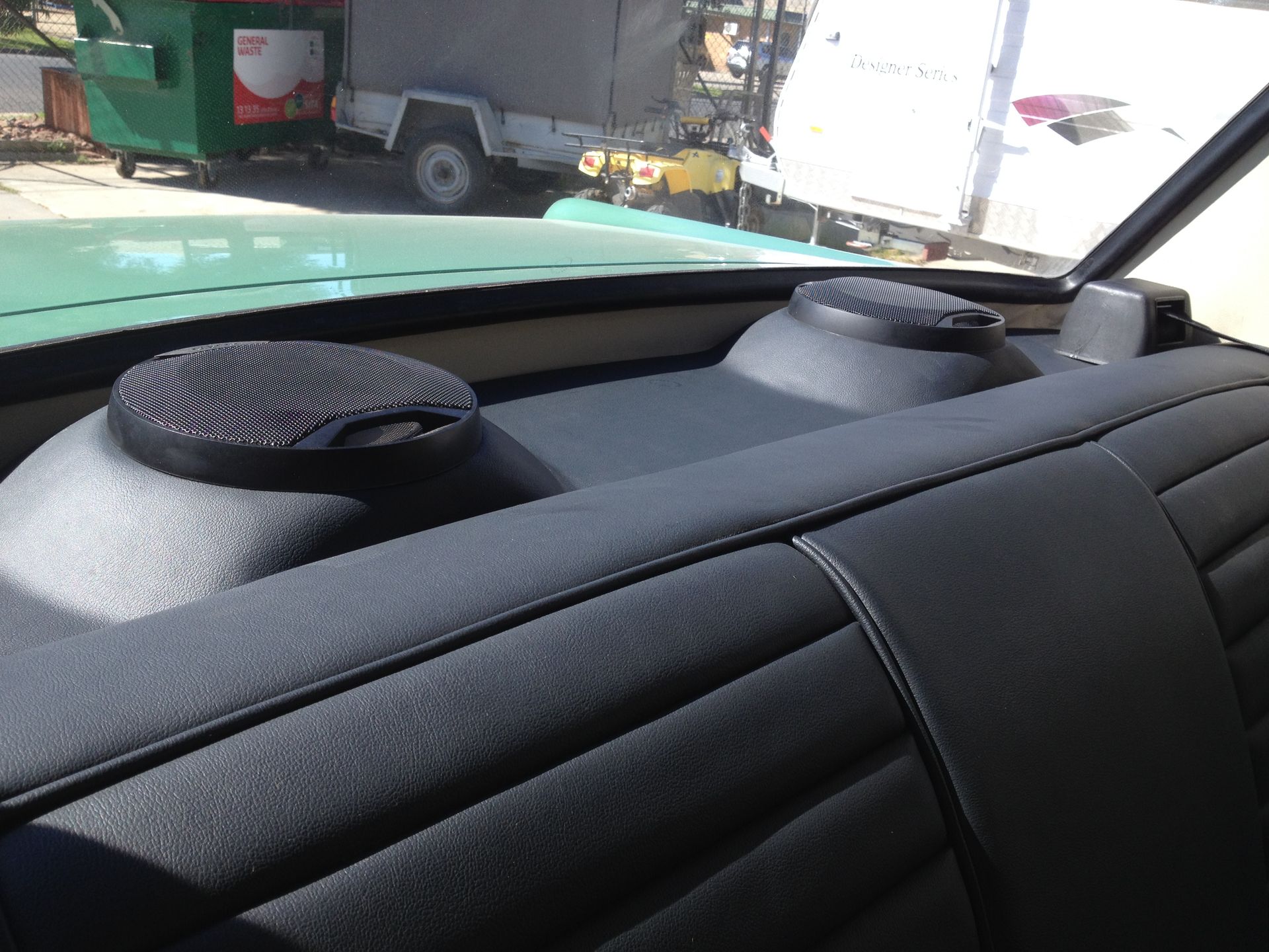 Custom parcel tray with speaker pods