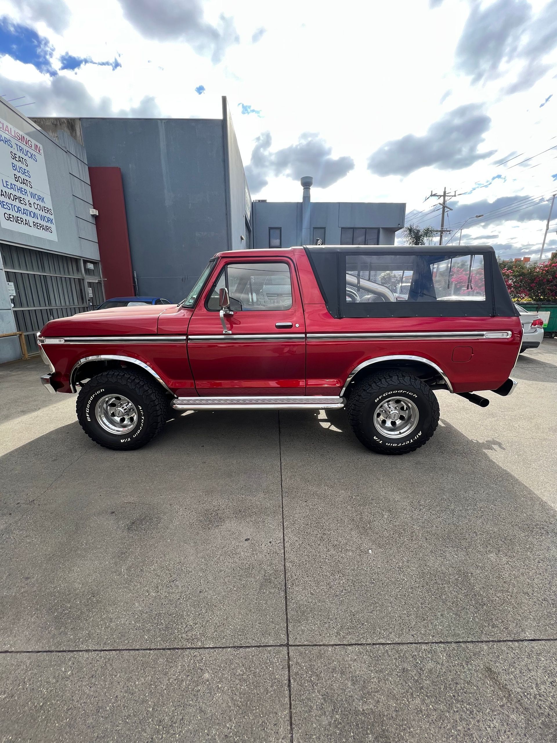 Ford Bronco rear canopy with clear windows