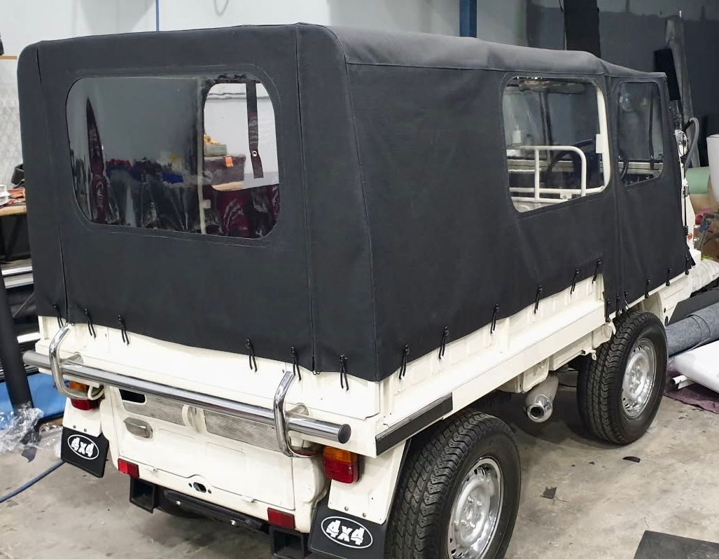 Haflinger canvas canopy with clear windows