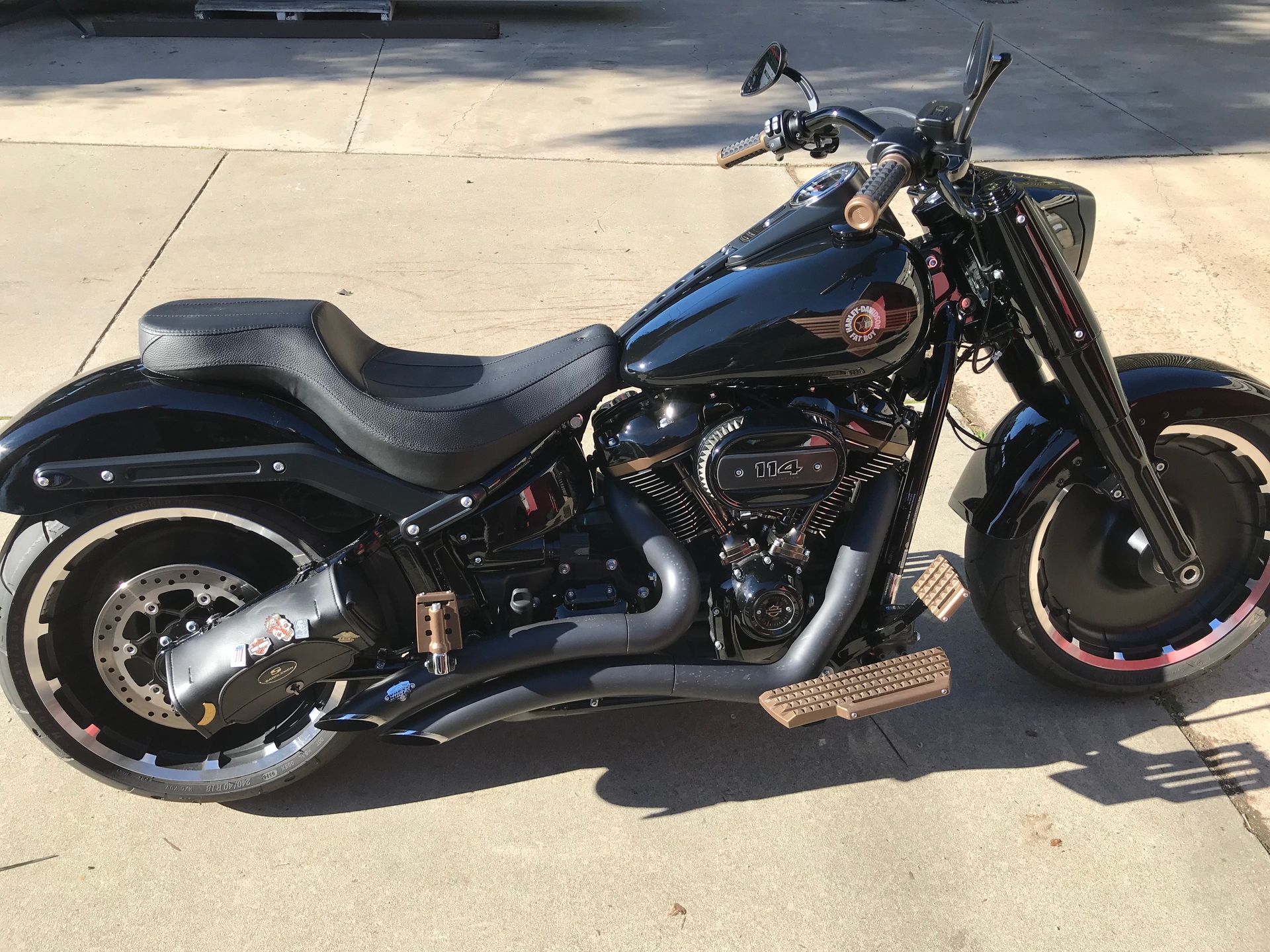 Harley Davidson Fatboy 114 custom black seat