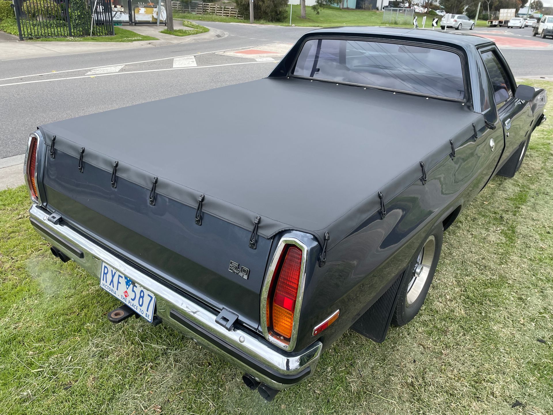 Holden Kingswood ute bunji tonneau