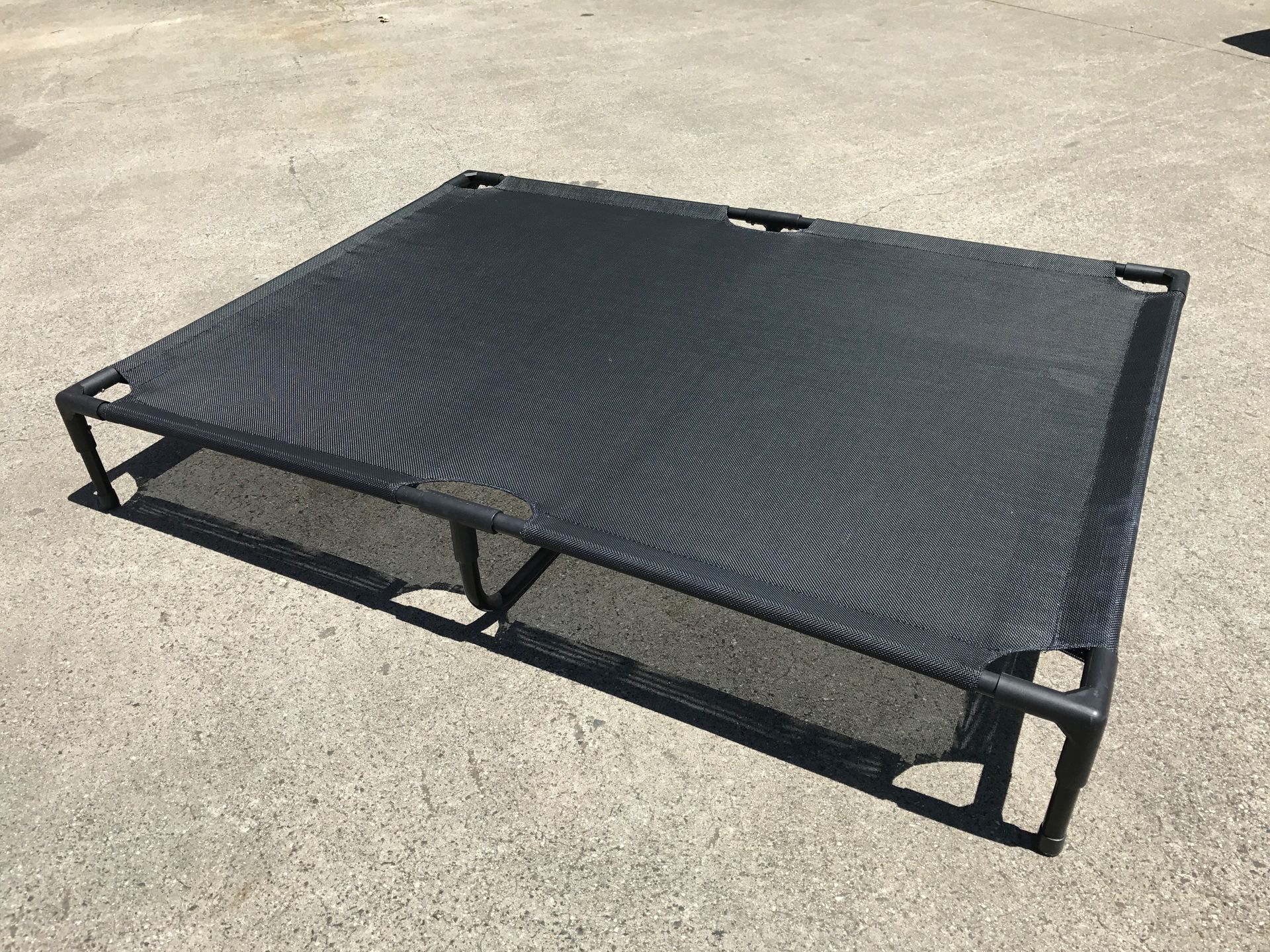 Mesh dog bed