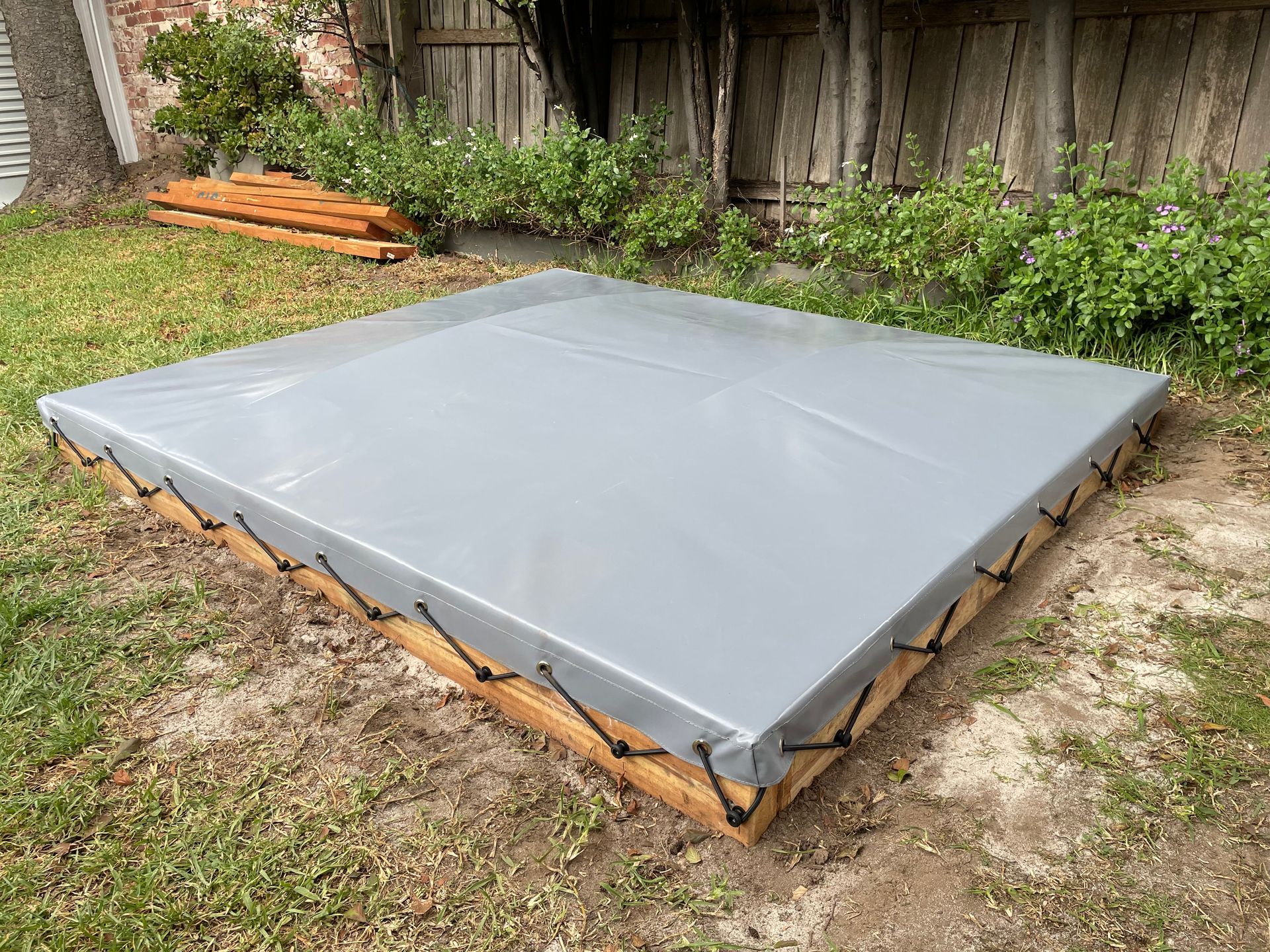 Sandpit cover grey PVC with elastic rope and two removable centre supports