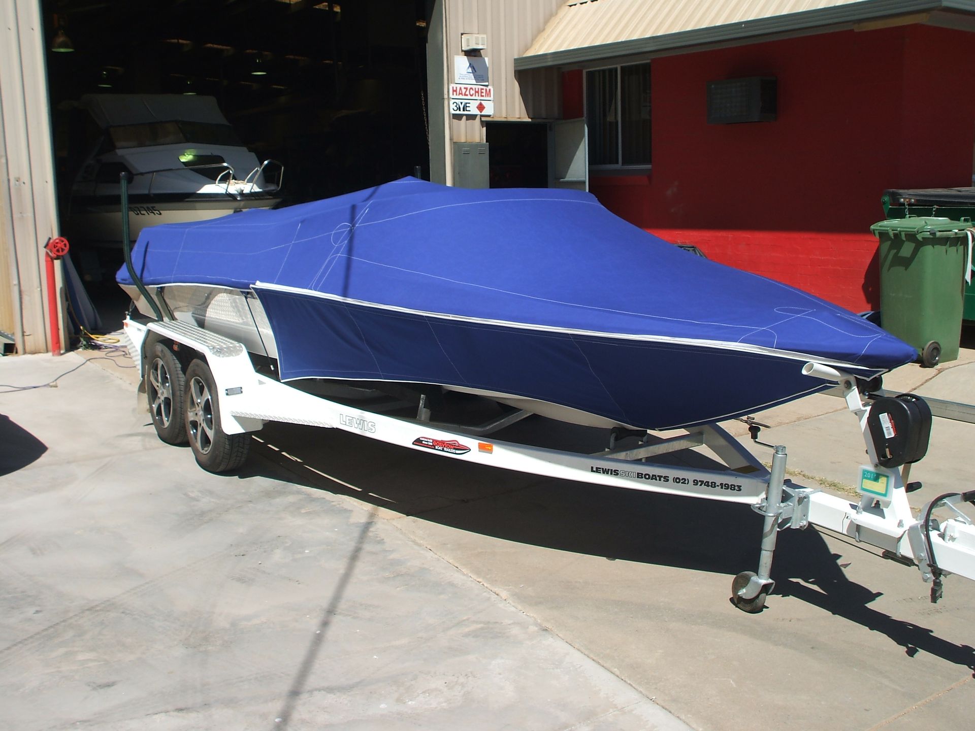 Ski boat with bag cover and half bra