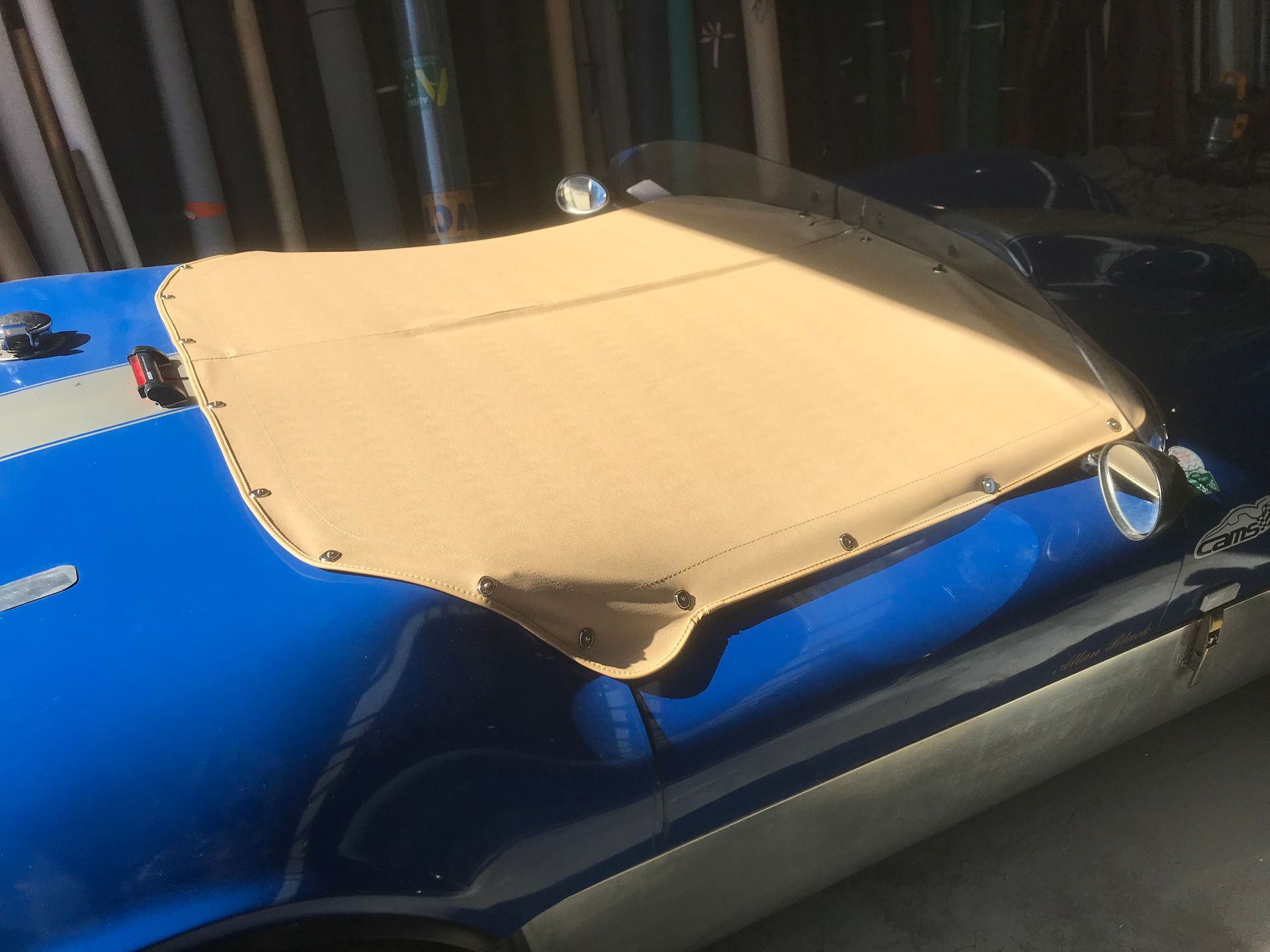 Tan cockpit tonneau cover with zip