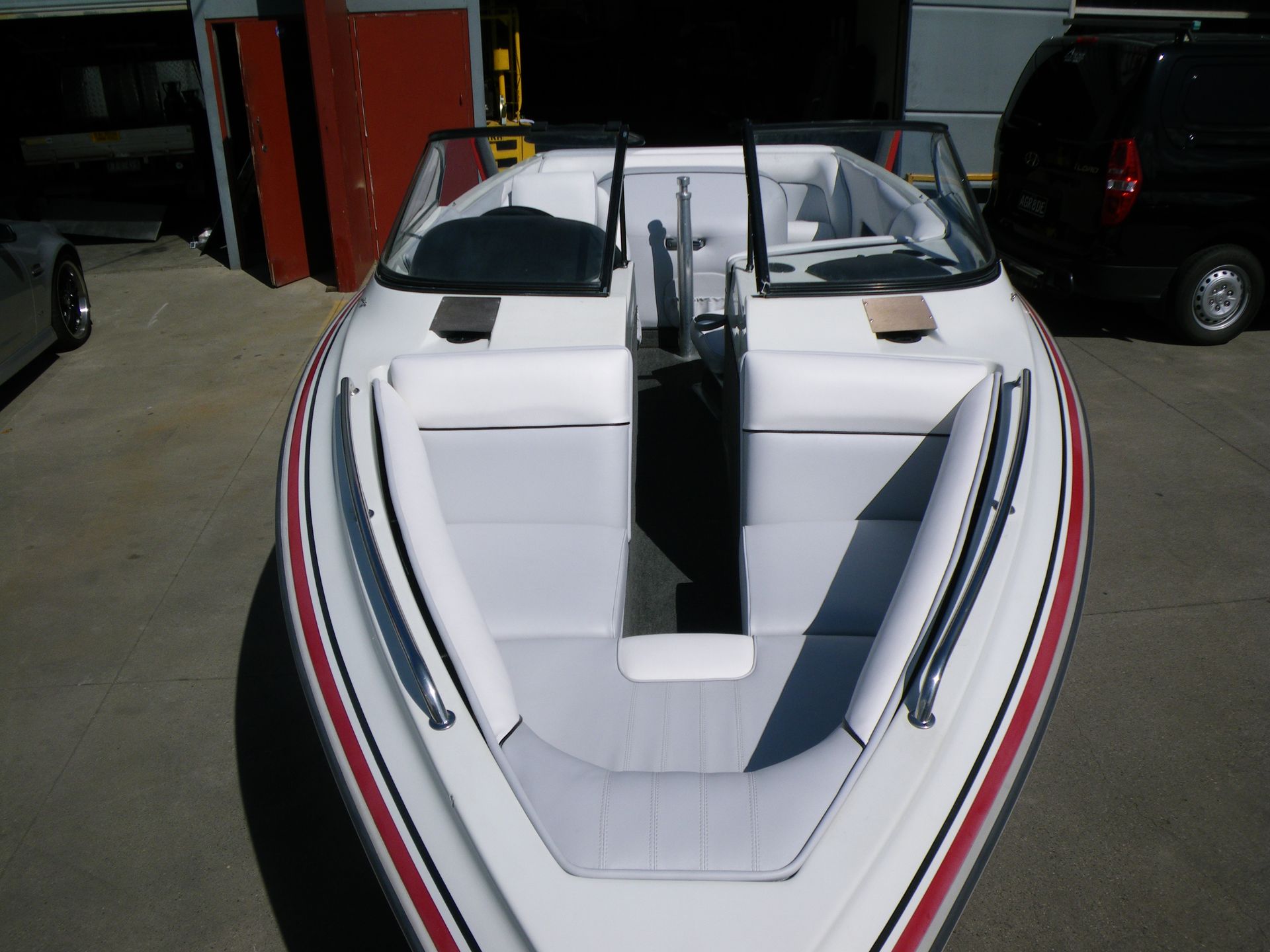 Tiger ski boat bow seating