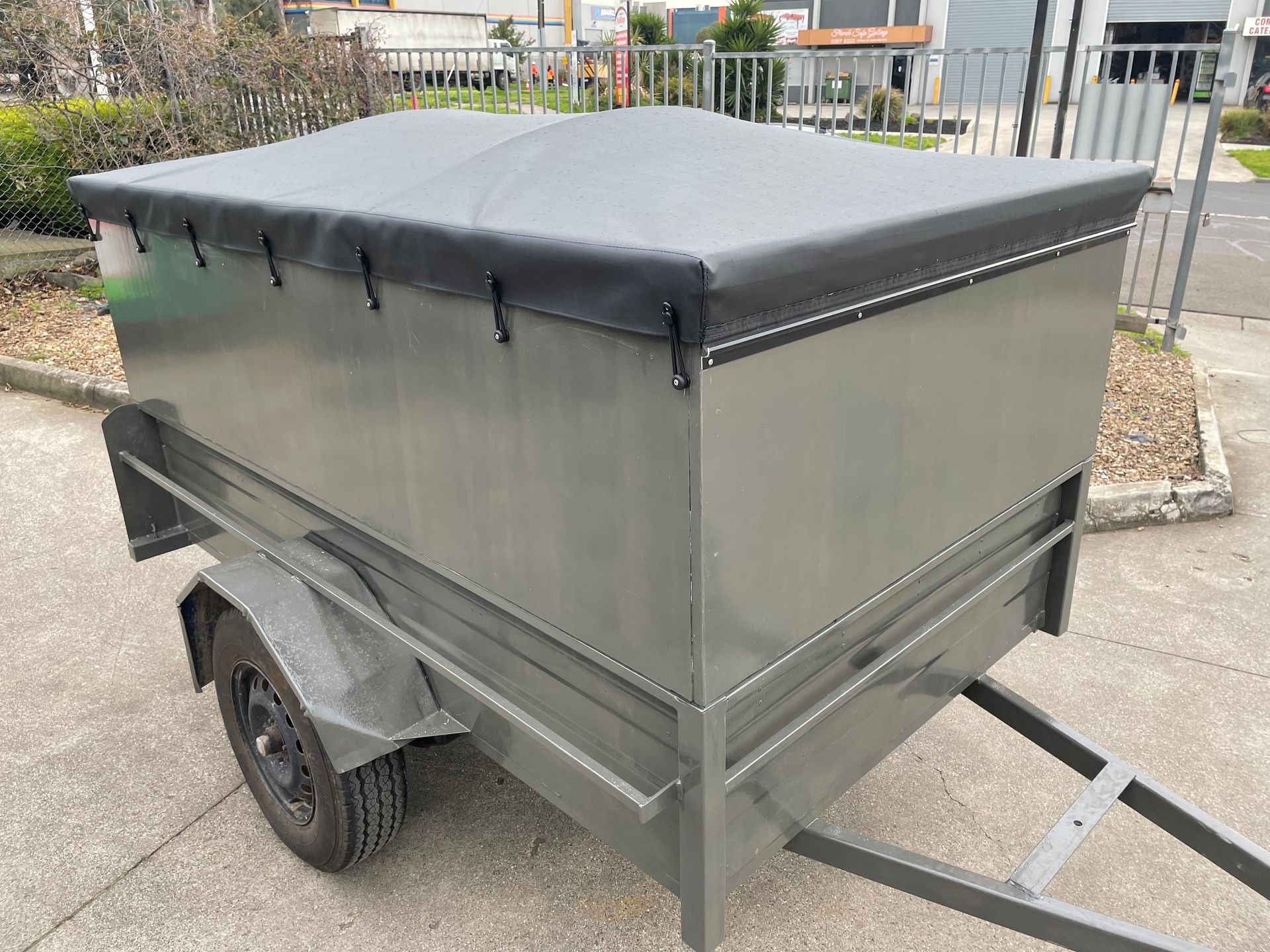 Trailer 6x4 tonneau with centre bar support