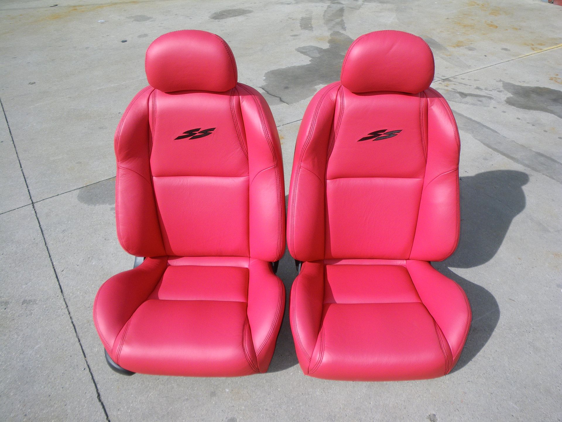 VX SS Commodore red leather seats
