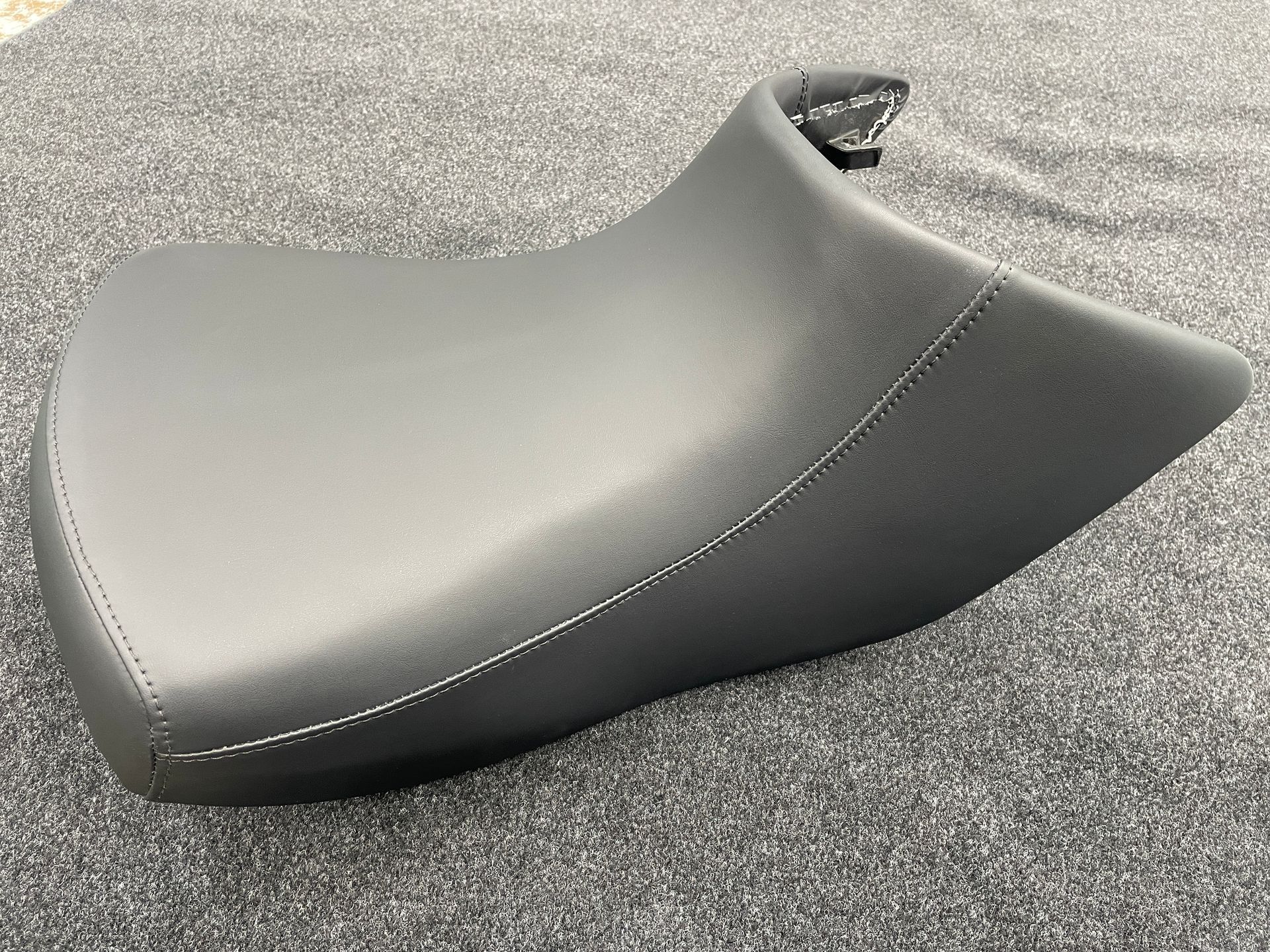 Wide base motorbike seat recover