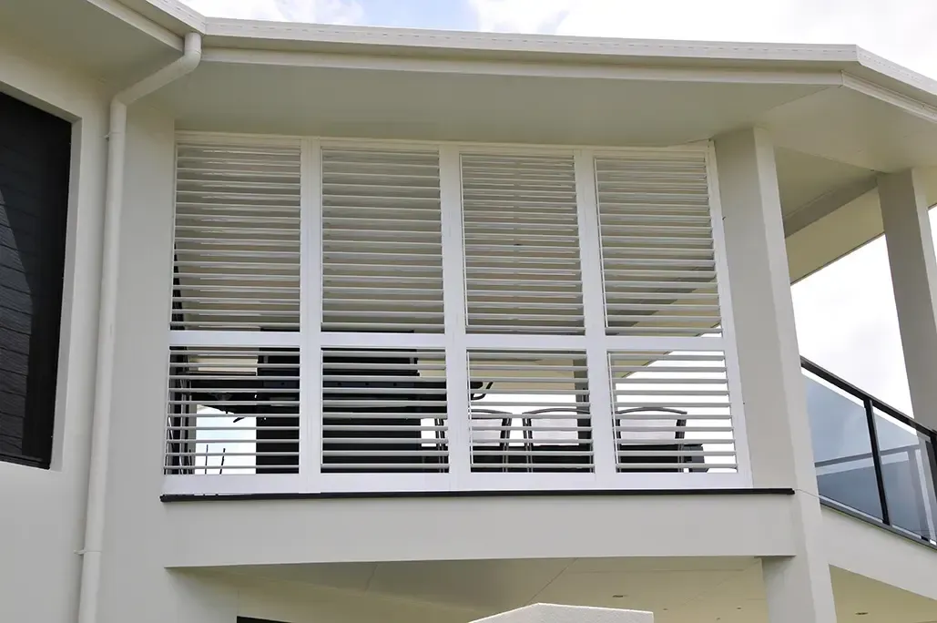 Modern House Balcony With White Horizontal Slatted Screens — Advantage Screen And Blinds Rockhampton in Rockhampton, QLD