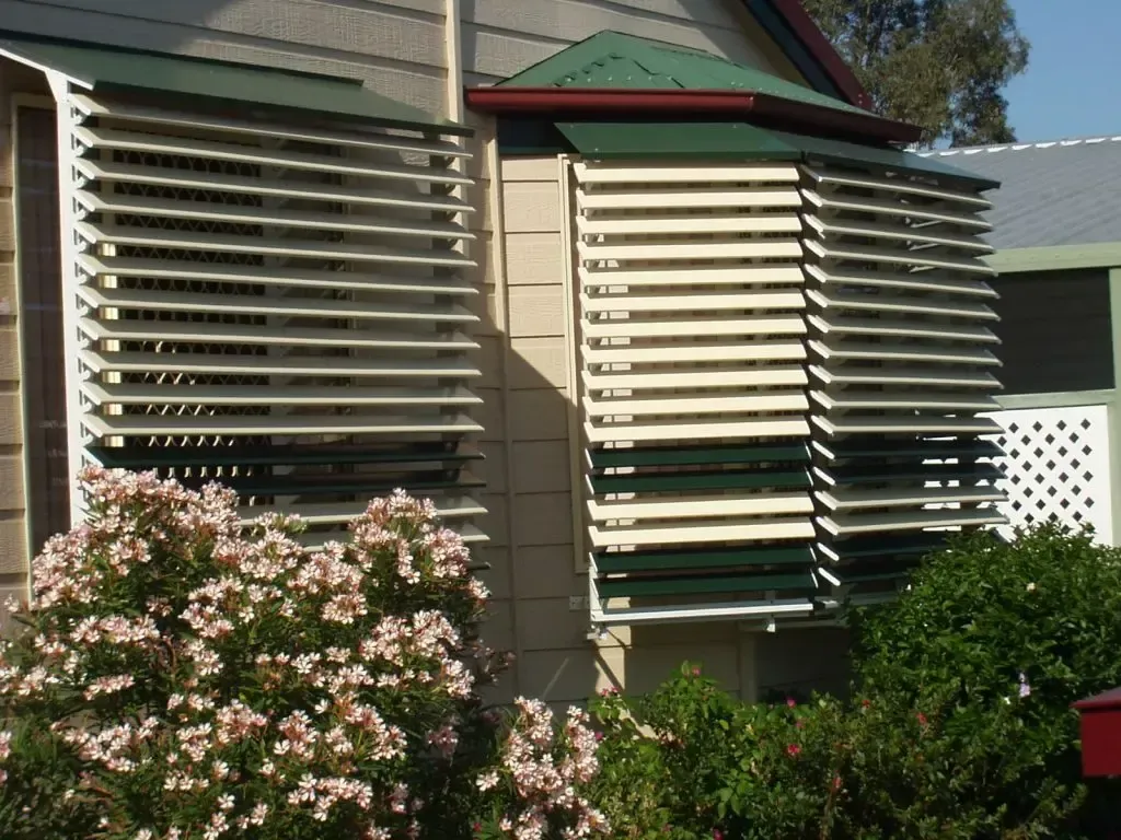 Wooden House With Louvered Windows Shaded by Horizontal Slats — Advantage Screen And Blinds Rockhampton in Rockhampton, QLD