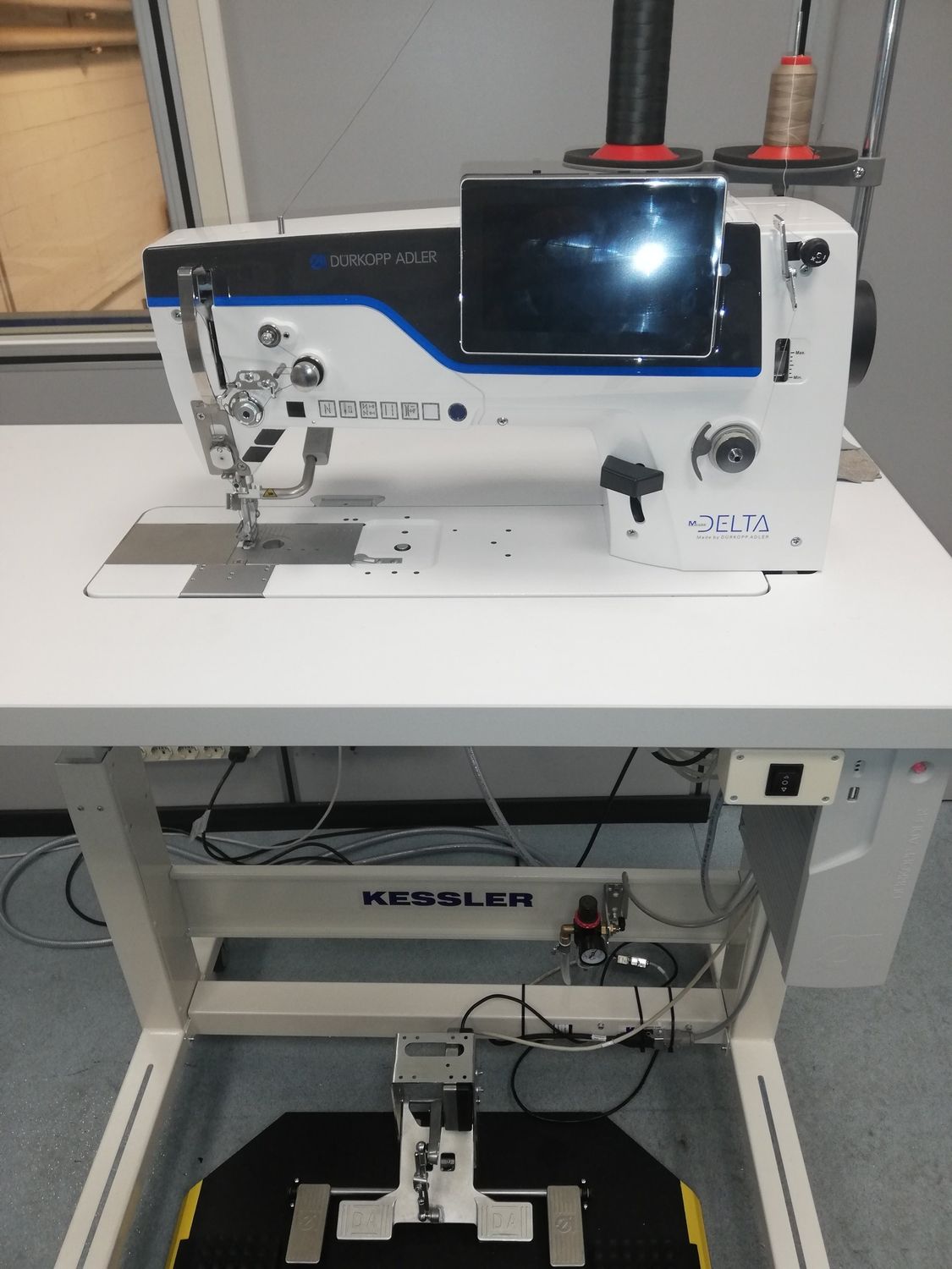 DURKOPP ADLER 867 DELTA CON GUIDA ELETTRONICA DURKOPP ADLER 867 DELTA CON GUIDA ELETTRONICA