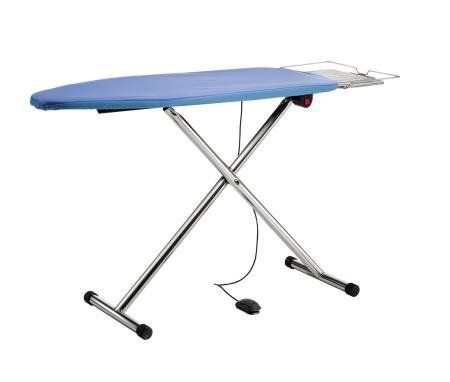 Tavolo da stiro aspirante e riscaldato aperto