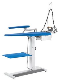 Tavolo da stiro aspirante con piano in alluminio