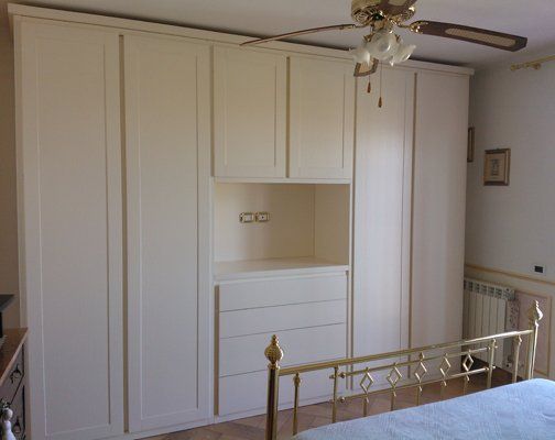 armadio bianco per camera da letto