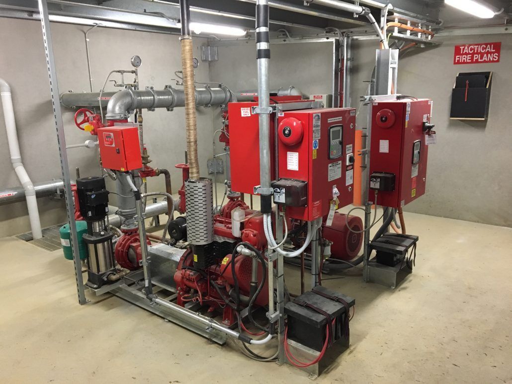 A room filled with lots of pipes and pumps.