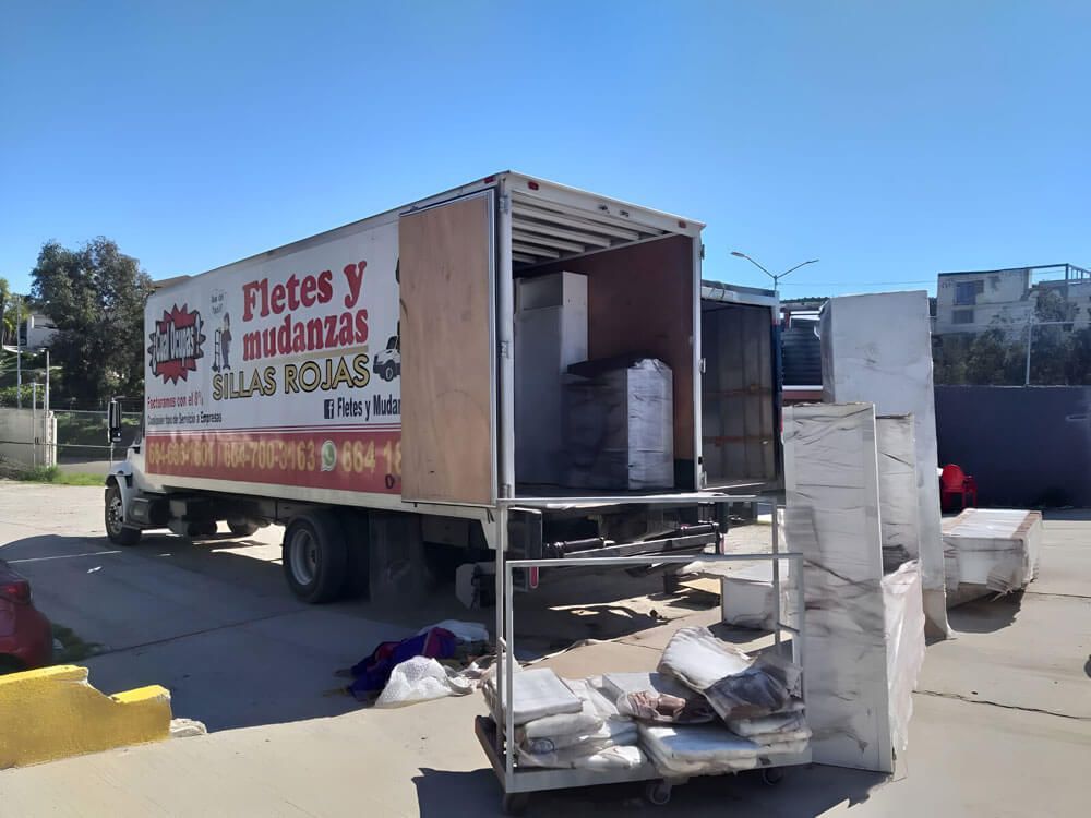 FLETES Y MUDANZAS SILLAS ROJAS - Transportación de muebles