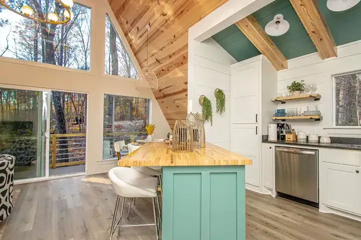 Dog Wood Tree Loft Rental