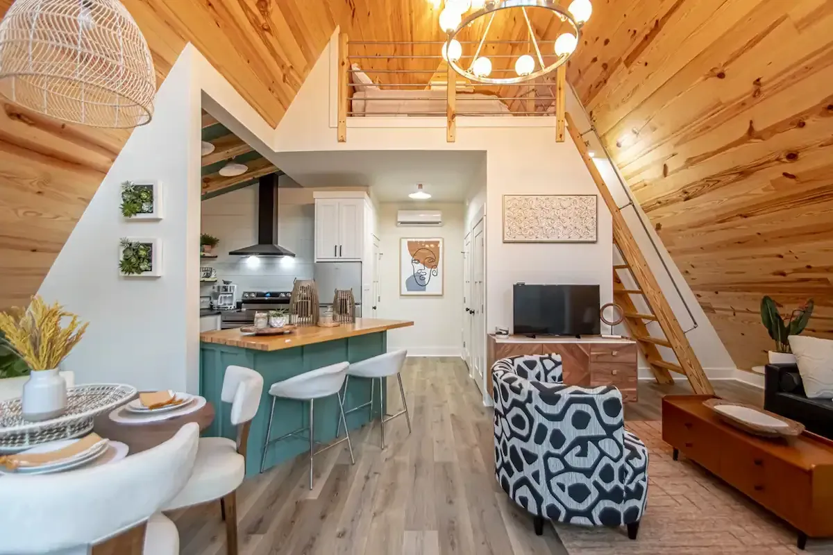 Dog Wood Tree Loft Rental