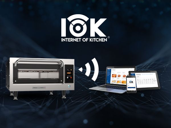 Un horno está conectado a una computadora portátil y a un teléfono celular.