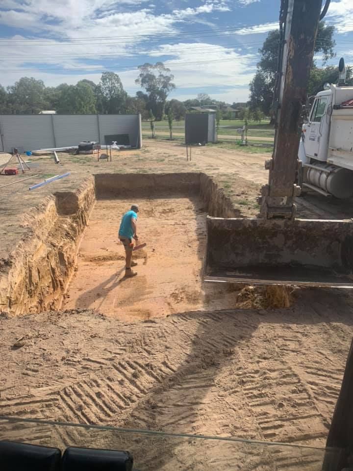 An Excavator Digging a Pool While a Man Is Down There and Cleaning | Benalla, Vic | Darrel's Diggers