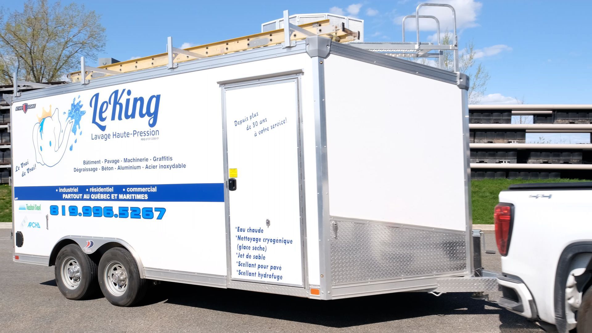 Une bande-annonce avec le mot leking dessus