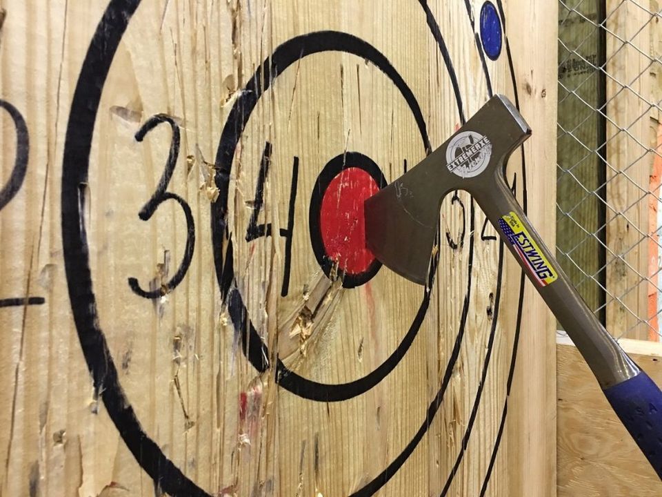 axe throwing game