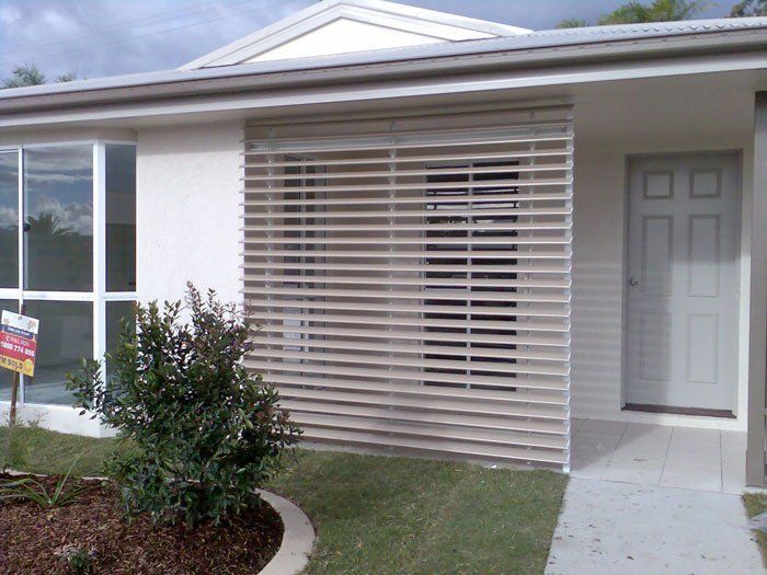 House With a Sign in Front of It That Says for Sale — Blind Outfitters in Malanda, QLD