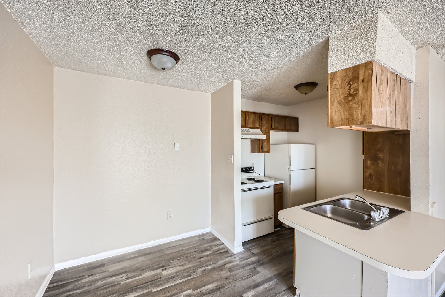Check out our apartments for rent in Elk City, OK, at Crestview Commons. This interior view of an apartment kitchen and dining area with appliances and neutral colored walls.