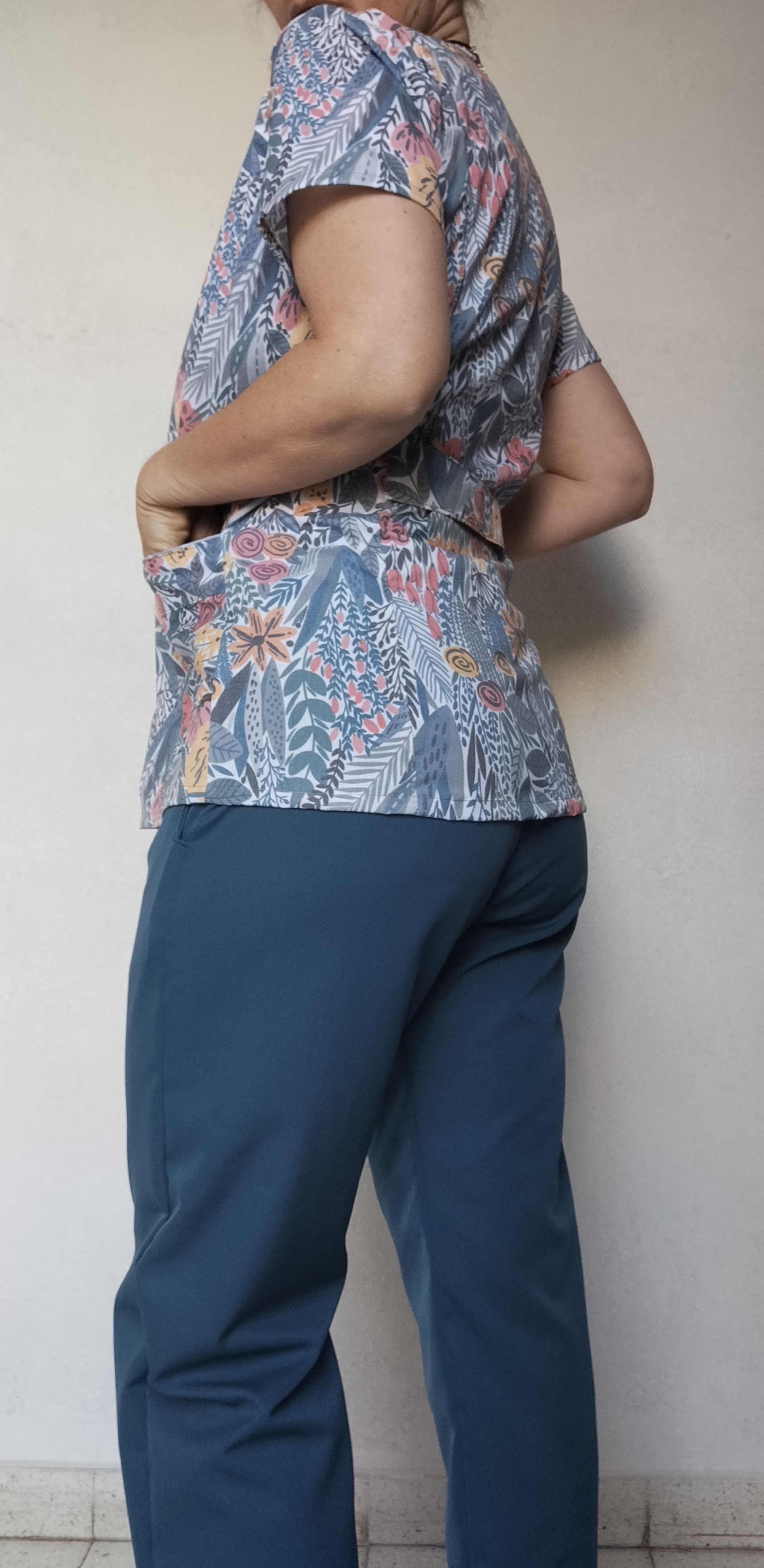 Chaqueta broches estampada