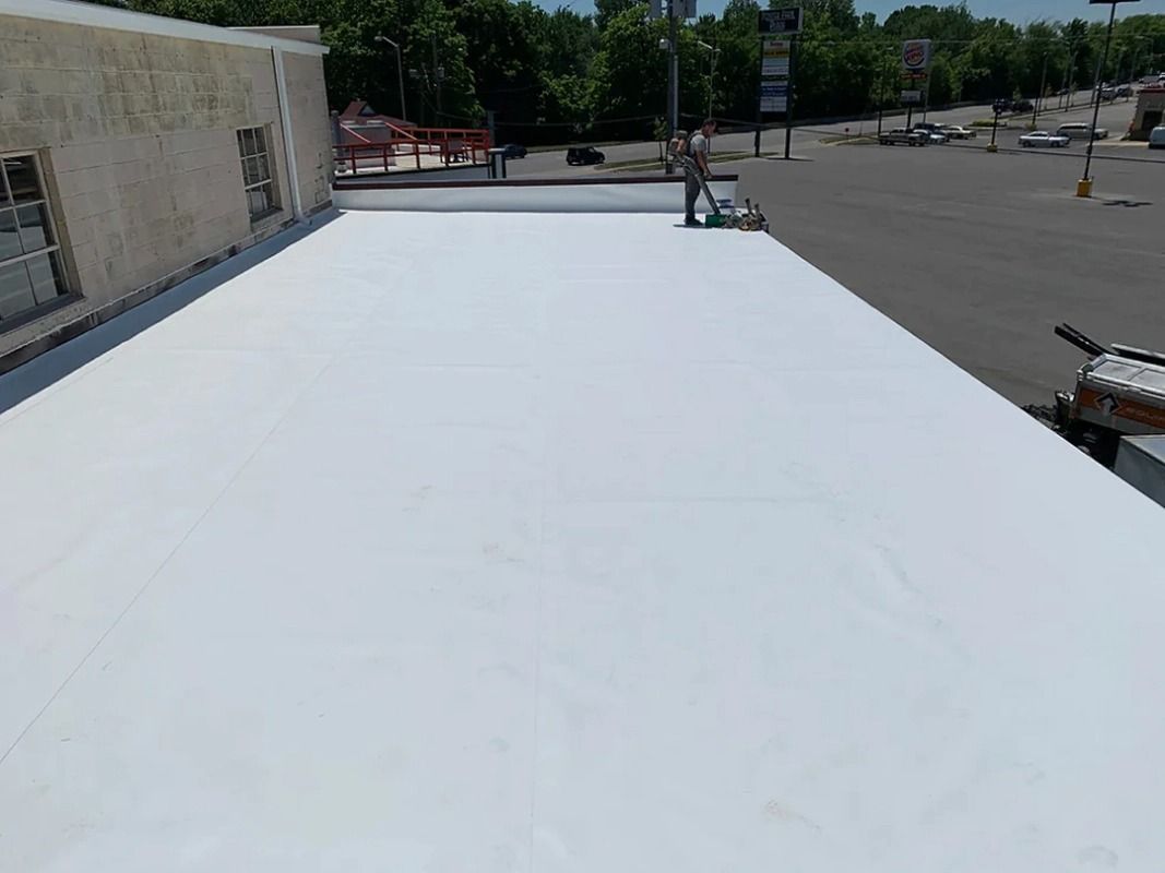 A white roof is sitting on top of a building.