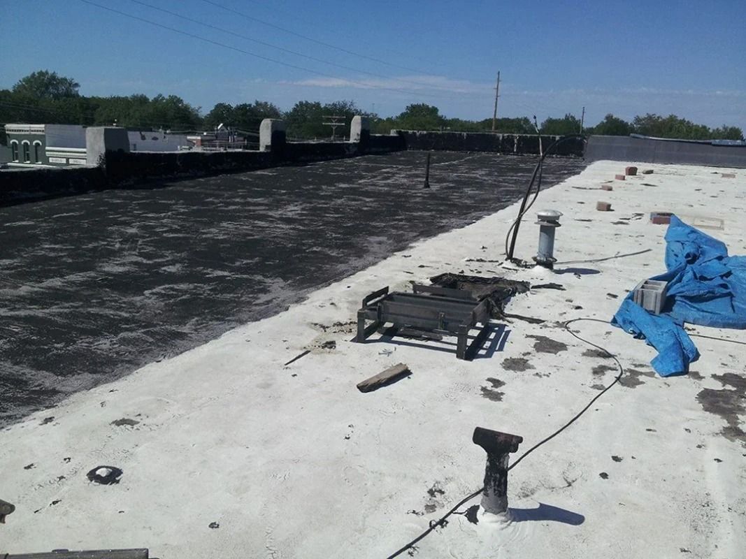 A white roof with a blue tarp on it