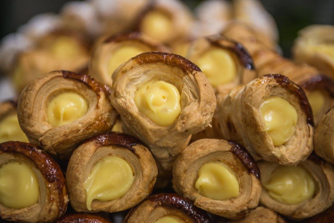 Cannoli alla crema pasticcera