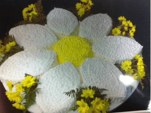 Torta glassata a forma di margherita